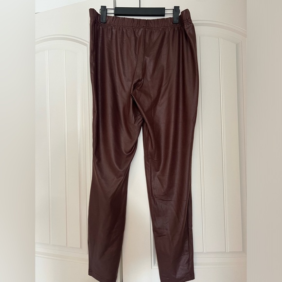 Comfy pleather-looking leggings - Picture 4 of 4